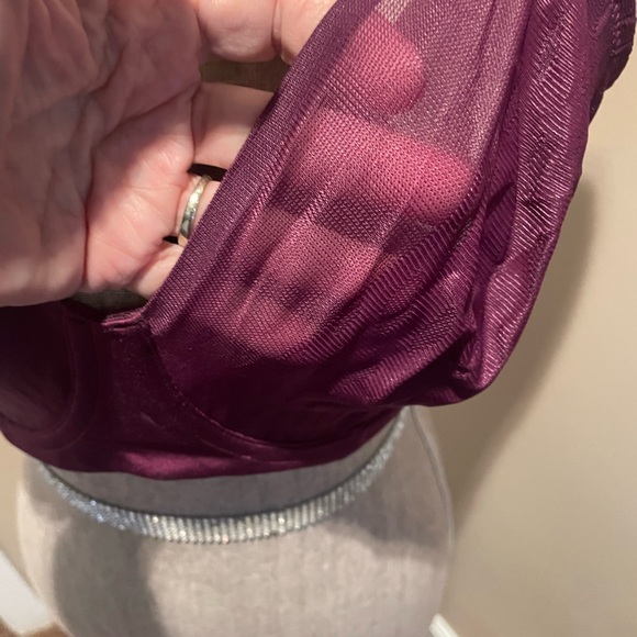 Wacoal Underwire Bra, lightweight but full support for the girls. Burgundy - Picture 2 of 3